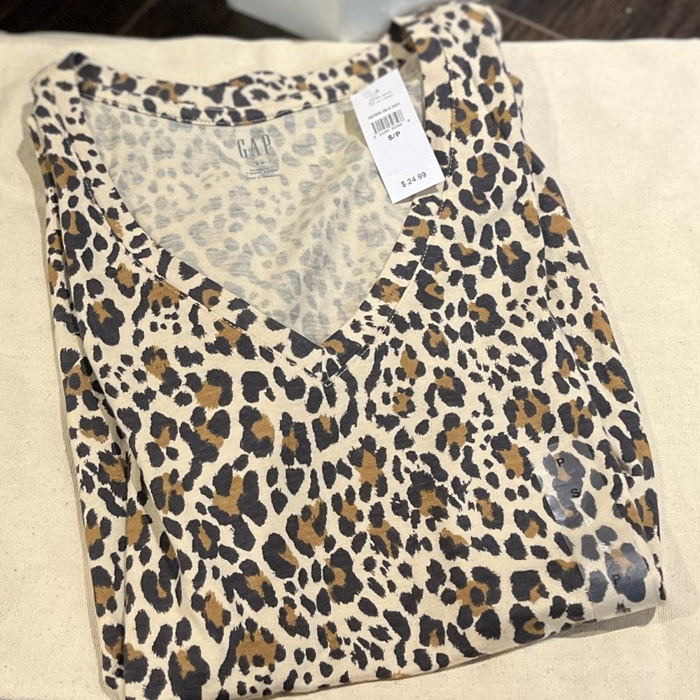 Leopard Print GAP Tee - Picture 2 of 5